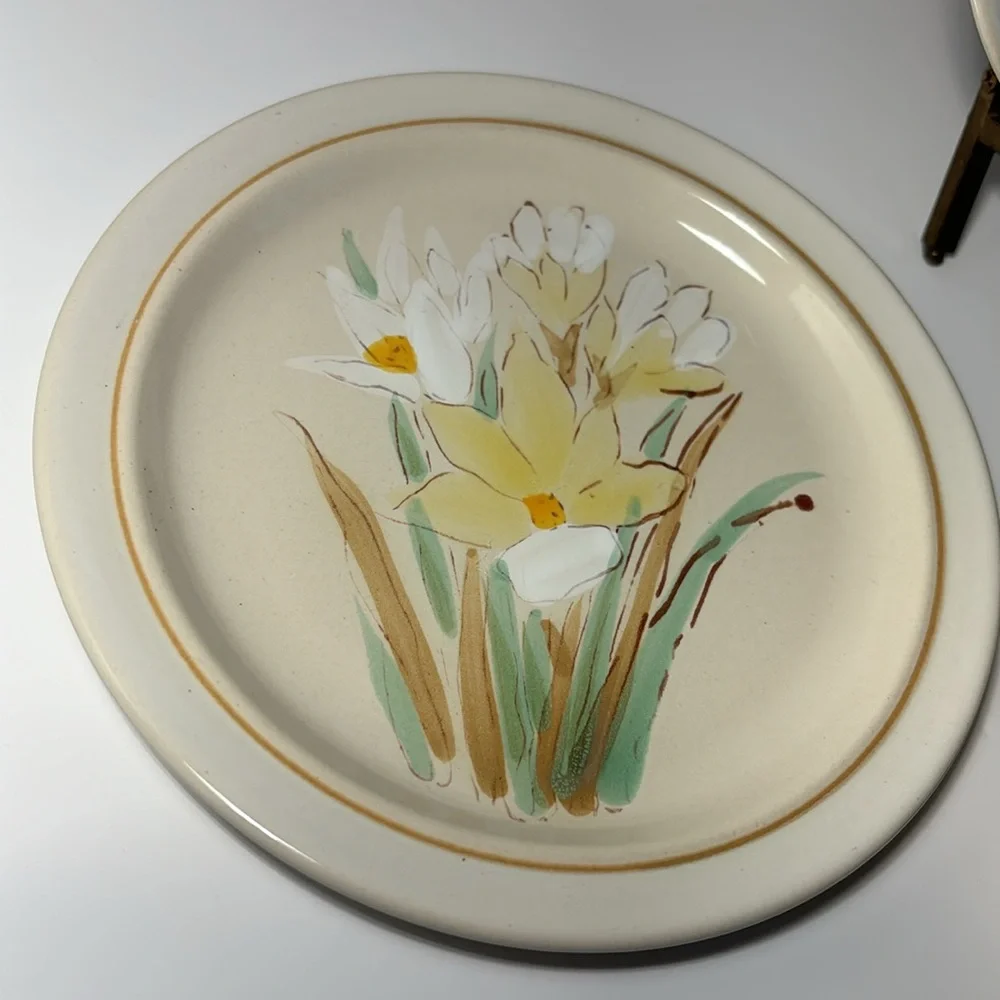 Dessert Lunch Plates Stoneware Casual Classic Daffodils Hand Painted Korea SO 4